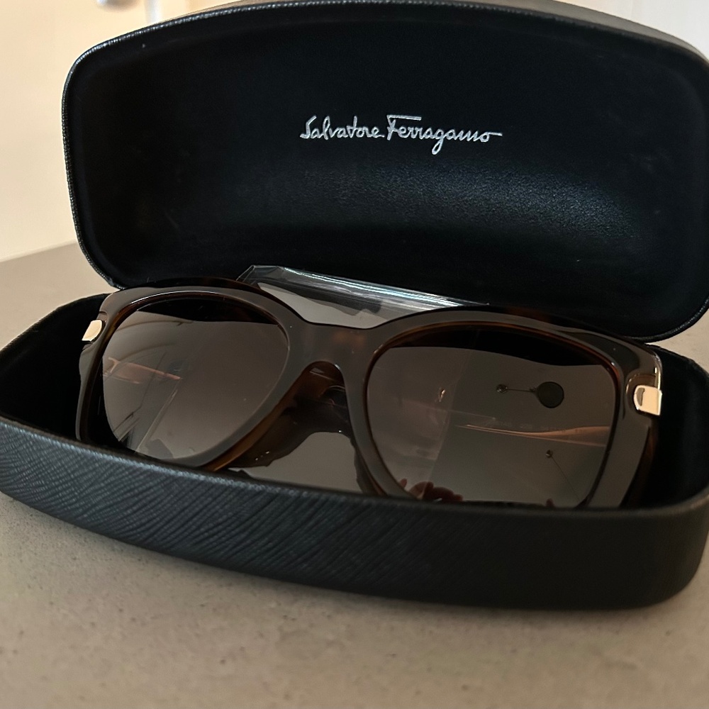 NWOT Salvatore Ferragamo Sunglasses